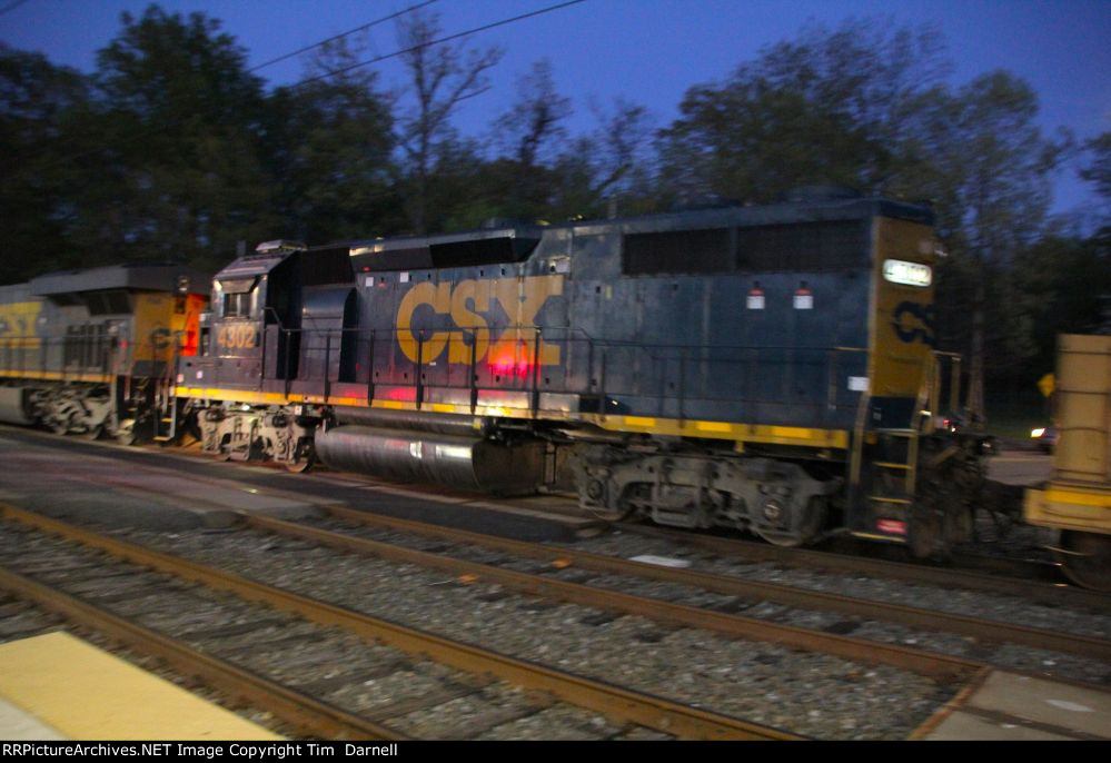CSX 4302 on M404
